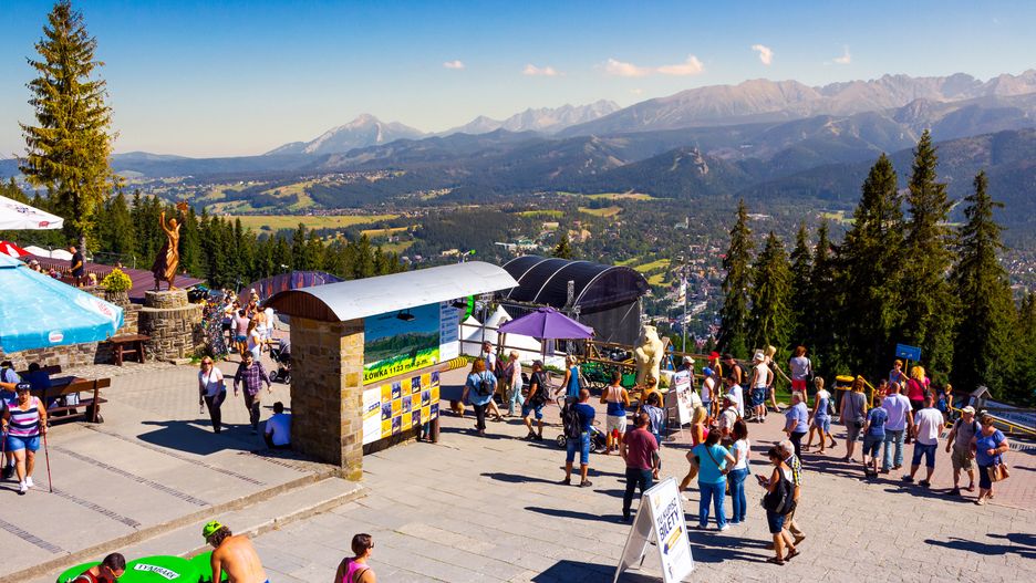 Turyści tłumnie odwiedzają Zakopane