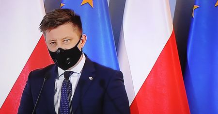 Szczepionki na COVID-19 za pieniądze? Dworczyk odpowiada