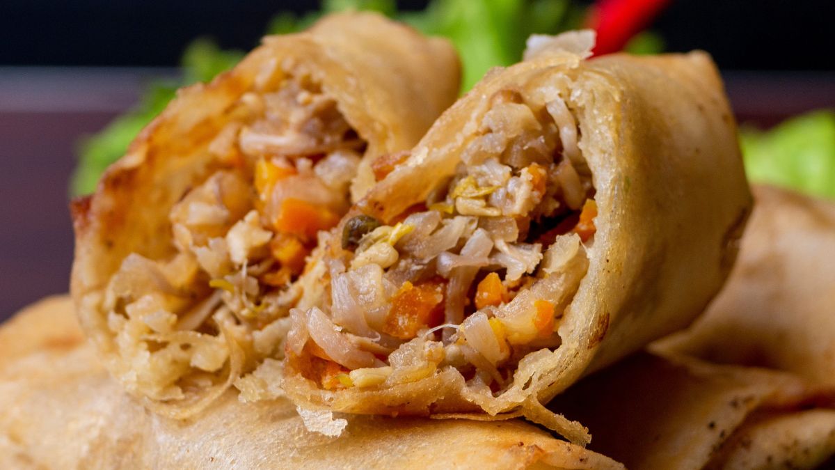 Tak przygotowane sajgonki będą lżejsze, lecz zachowają smak i chrupkość