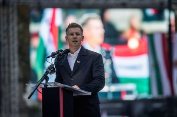 Rywal Orbana nie chce imigrantów z Azji. Mają sprowadzać ich oligarchowie