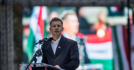Mają dość "importu pracowników spoza UE". Rywal Orbana grzmi