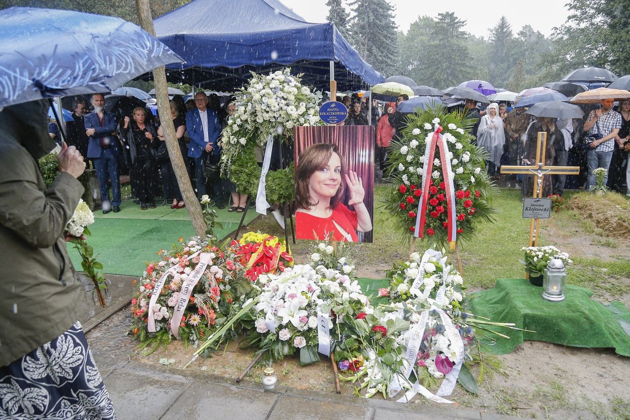 Dom pogrzebowy pokazał film z pogrzebu Kołaczkowskiej. Ale tłumy