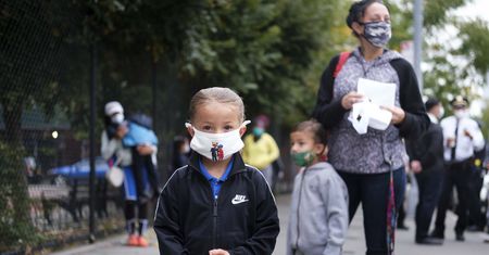 Koronawirus. Kary za brak maseczki. Nowe obostrzenia w Nowym Jorku