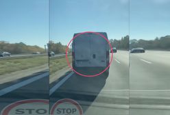 Szokujące nagranie z A4. Kierowca busa blokuje karetkę