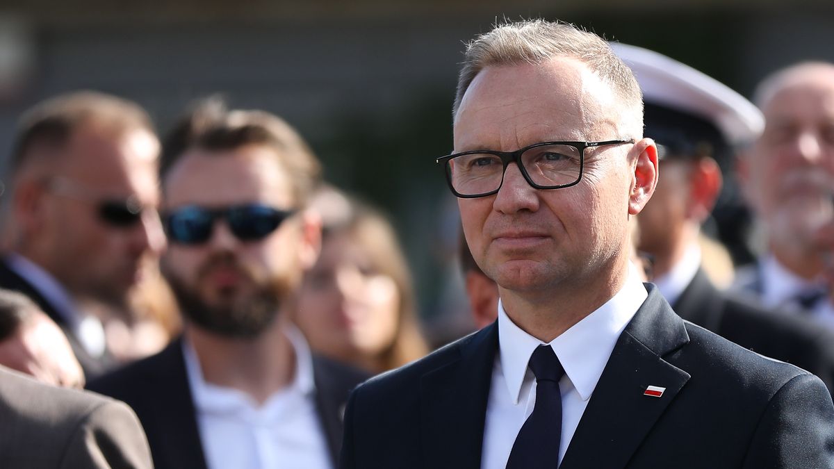 In Gdansk, Poland, on August 31, 2025, Andrzej Duda, former President of Poland, participates in a wreath-laying ceremony at the gate of the Gdansk Shipyard. On August 31, 1980, the August Agreements are signed between the democratic opposition and the communist government. That month, around 700,000 people participate in strikes, and the newly founded trade union Solidarity attracts 9-10 million members. To commemorate these events, an anniversary takes place in the BHP Hall of the Gdansk Shipyard, and flowers are laid at the shipyard gate. (Photo by Klaudia Radecka/NurPhoto via Getty Images)