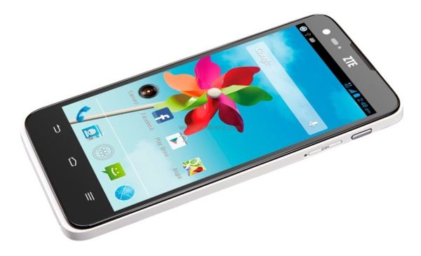 ZTE Grand S Flex (fot. gsmarena.com)