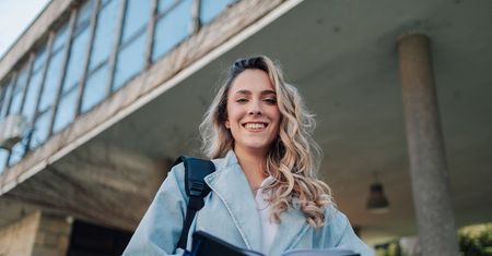 Globalna edukacja w Twoim zasięgu. Poznaj możliwości, jakie oferuje Wyższa Szkoła Kształcenia Zawodowego