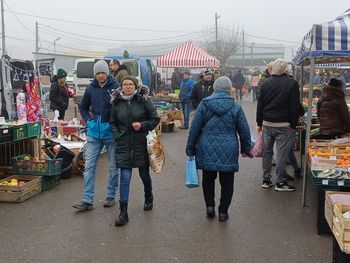 Ostrowiec Świętokrzyski: Ceny warzyw i owoców na targu w niedzielę 30 listopada