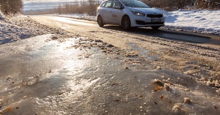 Lód pokryje drogi. Ostrzeżenia pierwszego stopnia