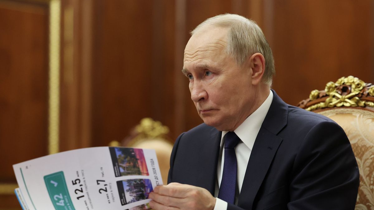 Russian President Vladimir Putin meets with Moscow Region Governor Andrei Vorobyov (not pictured) at the Kremlin in Moscow, Russia, 29 December 2025. EPA/MIKHAIL METZEL/SPUTNIK/KREMLIN / POOL MANDATORY CREDIT Dostawca: PAP/EPA.