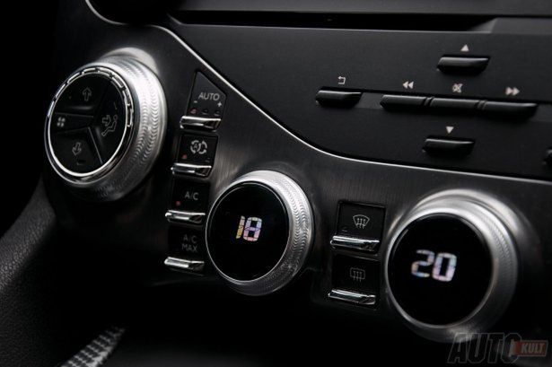 Jakiego wyposażenia Polacy szukają w używanych autach?