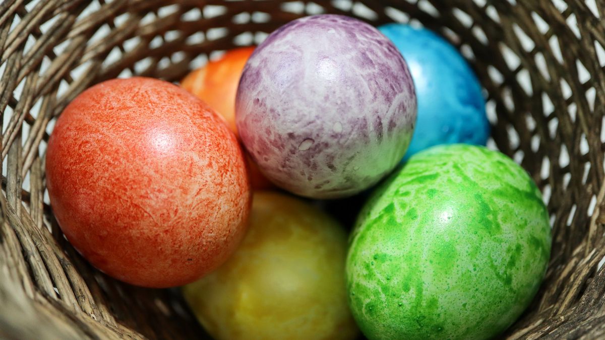 Domowe sposoby na barwienie wielkanocnych jajek