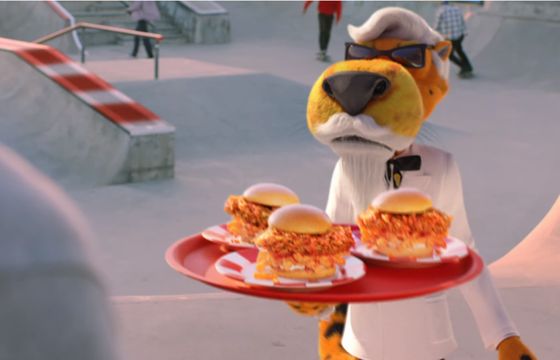 KFC reklamuje kanapkę z chrupkami Cheetos