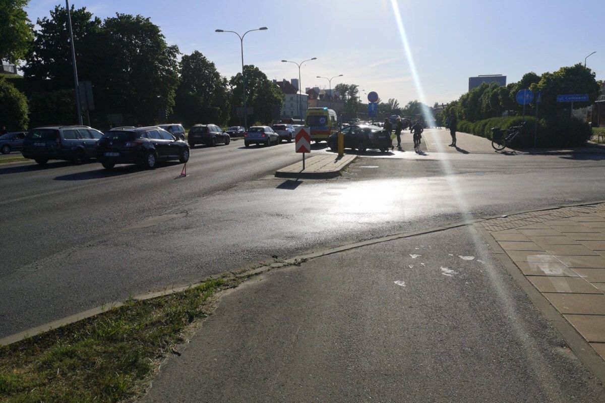Kierowca toyoty potrącił kobietę na hulajnodze