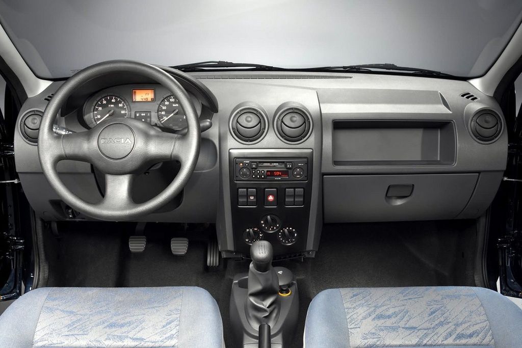 Dacia Logan w wersji podstawowej, bez poduszek powietrznych