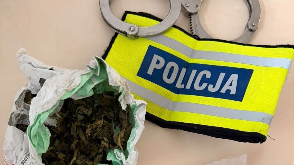 43-latek był poszukiwany, miał przy sobie narkotyki