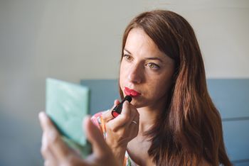 "Monster’s muse" przyciąga spojrzenia. Ten makijaż działa cuda