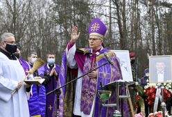 Krawczyk skończyłby 75 lat. Ksiądz tłumaczy, dlaczego nie ma grobowca