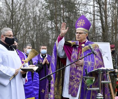 Krawczyk skończyłby 75 lat. Ksiądz tłumaczy, dlaczego nie ma grobowca