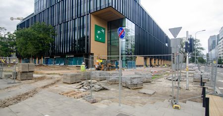 Warszawa. Zmiany przy ul. Kasprzaka. Nowy chodnik i ścieżka rowerowa