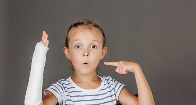 Dziecko wraca do szkoły. Jak wybrać najlepsze ubezpieczenie?