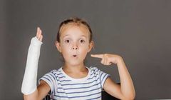 Dziecko wraca do szkoły. Jak wybrać najlepsze ubezpieczenie?