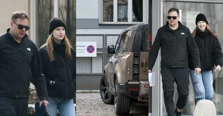 Tomasz Karolak ZNÓW parkuje auto warte 400 tysięcy złotych w NIEDOZWOLONYM MIEJSCU. Towarzyszyła mu 16-letnia córka (ZDJĘCIA)