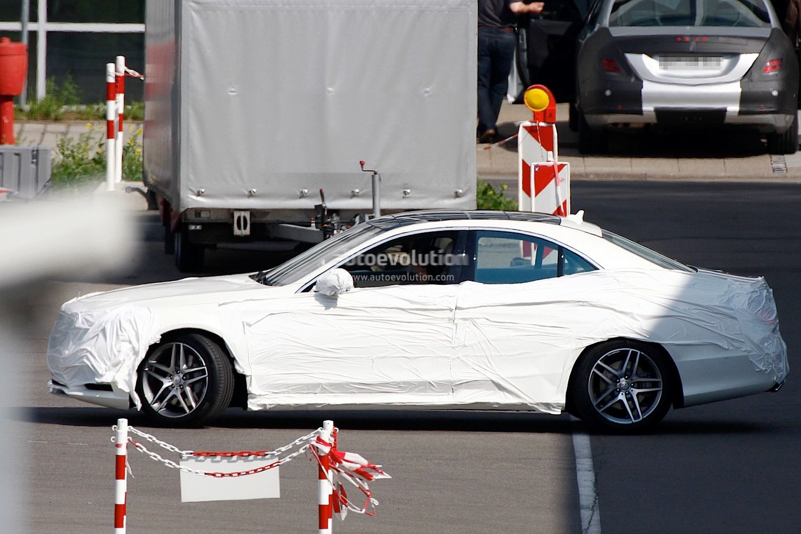 Spy-Shots of Cars - This image has been optimized for a calibrated screen with a Gamma of 2.2 and a colour temperature of 6500??K