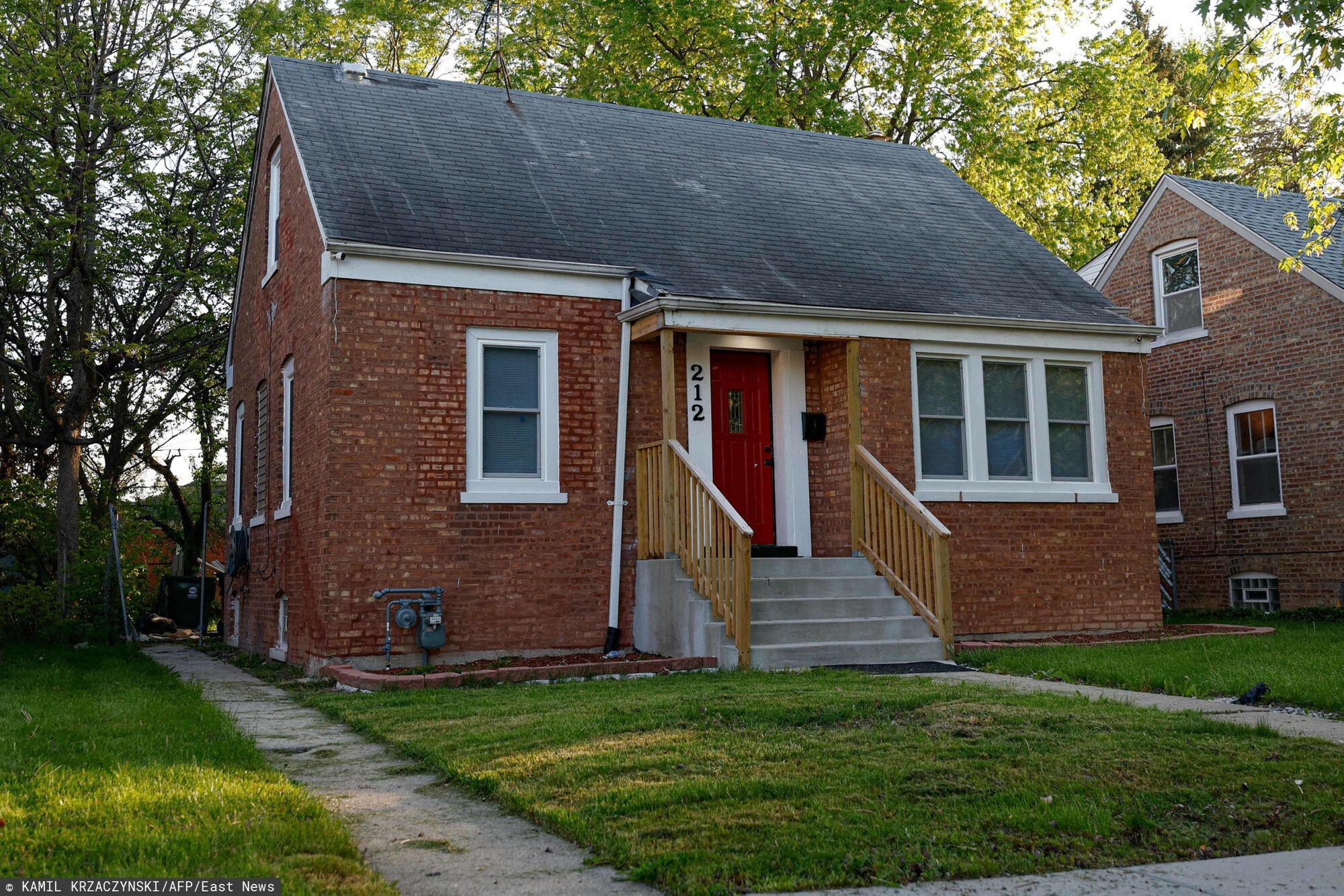 Rodzinne strony papie?a Leona XIV
The childhood home of the new Pope Leo XIV is seen in Dolton, Illinois, on May 9, 2025. Robert Francis Prevost became the first pope from the United States on May 8, 2025, picking the papal name Leo XIV after cardinals from around the world elected him leader of the world's 1.4 billion Catholics. Tens of thousands of people packed in St Peter's Square cheered as Prevost appeared on the balcony of St Peter's Basilica, waving with both hands, smiling and bowing. (Photo by KAMIL KRZACZYNSKI / AFP)
KAMIL KRZACZYNSKI