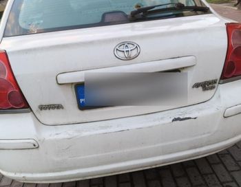 Łódzkie: Dwóch kierowców i jedno auto. Skończyło się dwiema stłuczkami