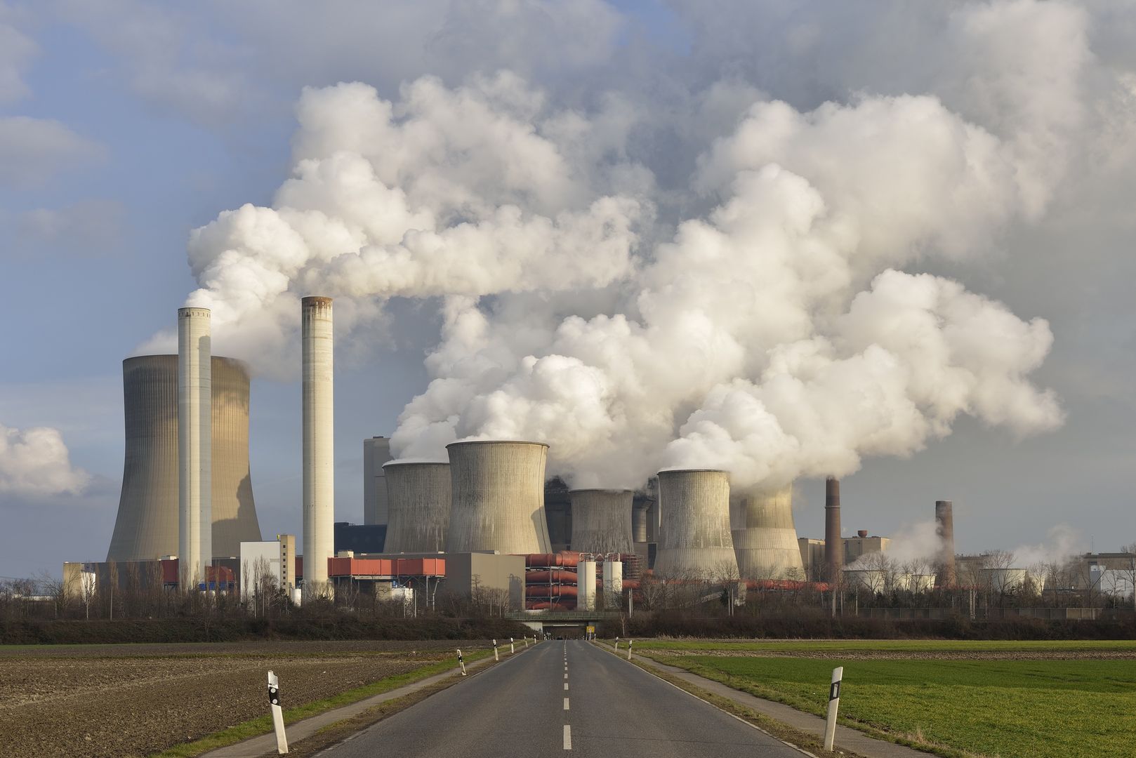 Elektrownia węglowa. Zdjęcie ilustracyjne