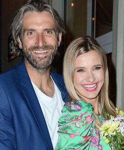 Joanna Koroniewska i Maciej Dowbor w romantycznym pocałunku. Dziennikarz nie mógł się oprzeć