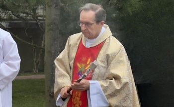 "Nie pozwolimy". Afera w Grojcu. Wrze po odwołaniu proboszcza