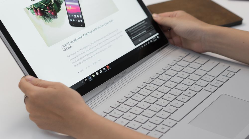 Nowość będzie ponoć tańszą alternatywą dla Surface Booka (fot. Shutterstock.com)