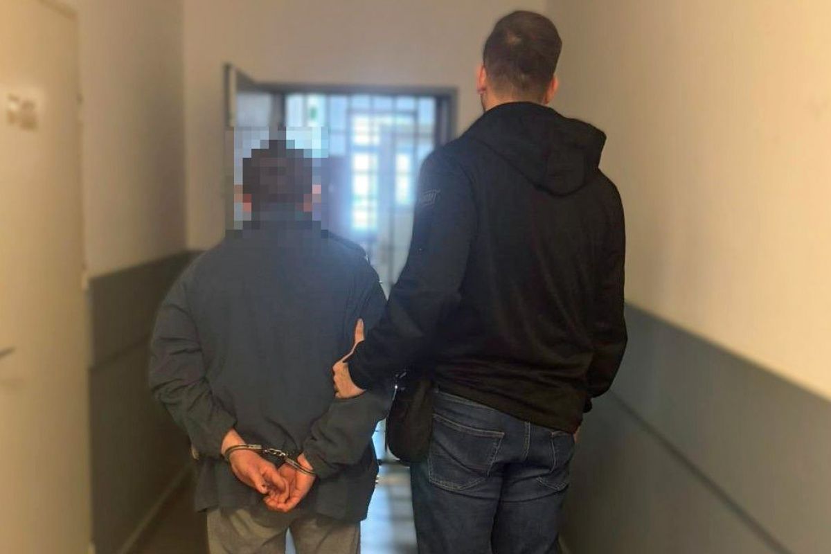 Ruszył z piłą spalinową na policjantów. Był pijany