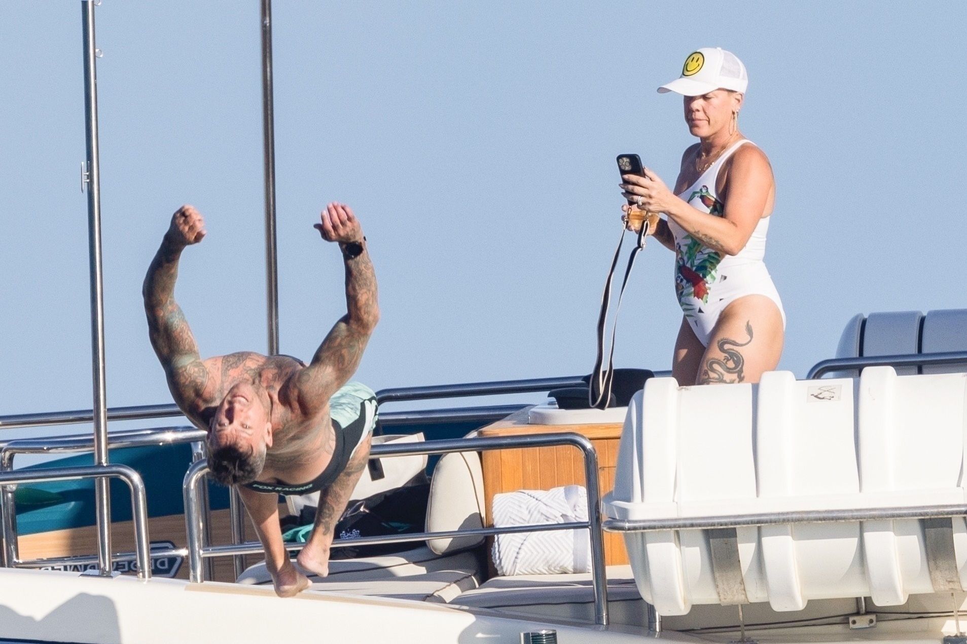 Pink wypoczywa na jachcie z mężem i dziećmi 