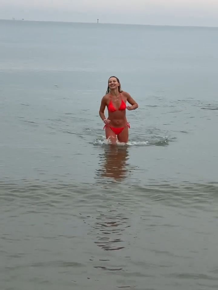 Joanna Moro wskoczyła do lodowatej wody