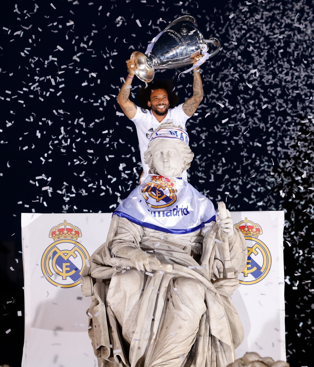 Marcelo feiert den Triumph in der Champions League in der Saison 2021/2022.