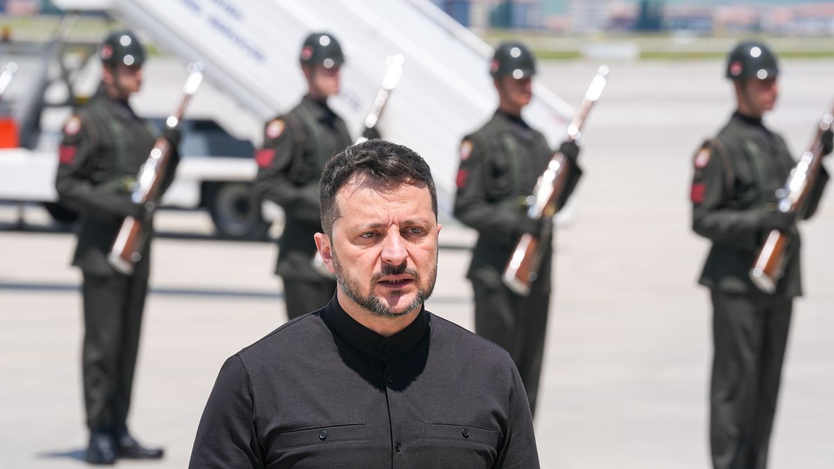 Ukrainian President Volodymyr Zelenskyy arrives in AnkaraANKARA, TURKIYE - MAY 15: Ukrainian President Volodymyr Zelenskyy arrives in Turkish capital to meet with Turkish President Recep Tayyip Erdogan in Ankara, Turkiye on May 15, 2025. (Photo by Muhammed Selim Korkutata/Anadolu via Getty Images)Anadolupeace talks