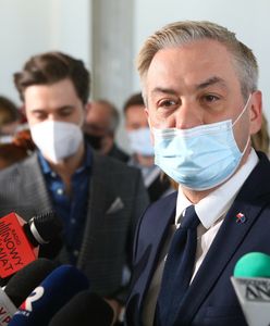 Biedroń odpowiada na zarzuty KO. Mówi o "układaniu się z PiS"