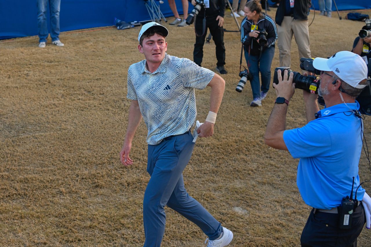 LA QUINTA, CA - JANUARY 21: An emotional Nick Dunlap (a) (USA) departs the green to sign his scorecard after winning The American Express tournament at PGA West, Dye Stadium Course on January 21, 2024 in La Quinta, California. (Photo by Ken Murray/Icon Sportswire via Getty Images)