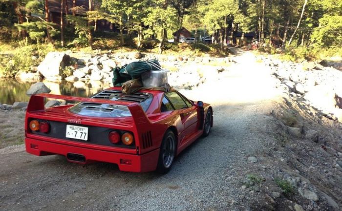 Zobacz jak się biwakuje z Ferrari F40 3