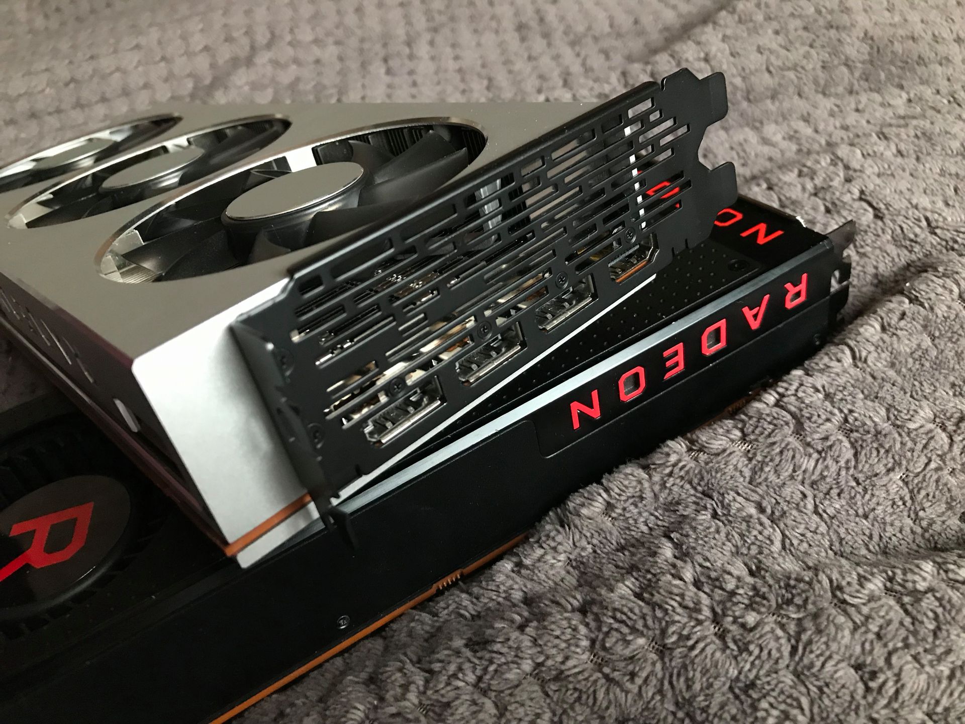 AMD Radeon VII – test. Czy GeForce RTX 2080 ma się czego obawiać? 4
