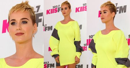 Katy Perry pozuje na ściance w białych kozaczkach