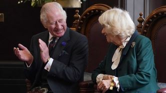 Król Karol i Camilla porozumiewają się za pomocą kodu?! Królewski biograf ZDRADZA, co oznaczają poszczególne gesty