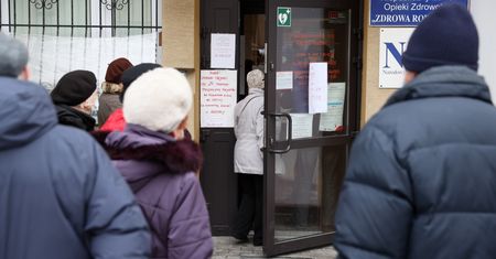 Zapisy na szczepienia przeciw COVID-19. "Jesteś 50. w kolejce, oddzwonimy"