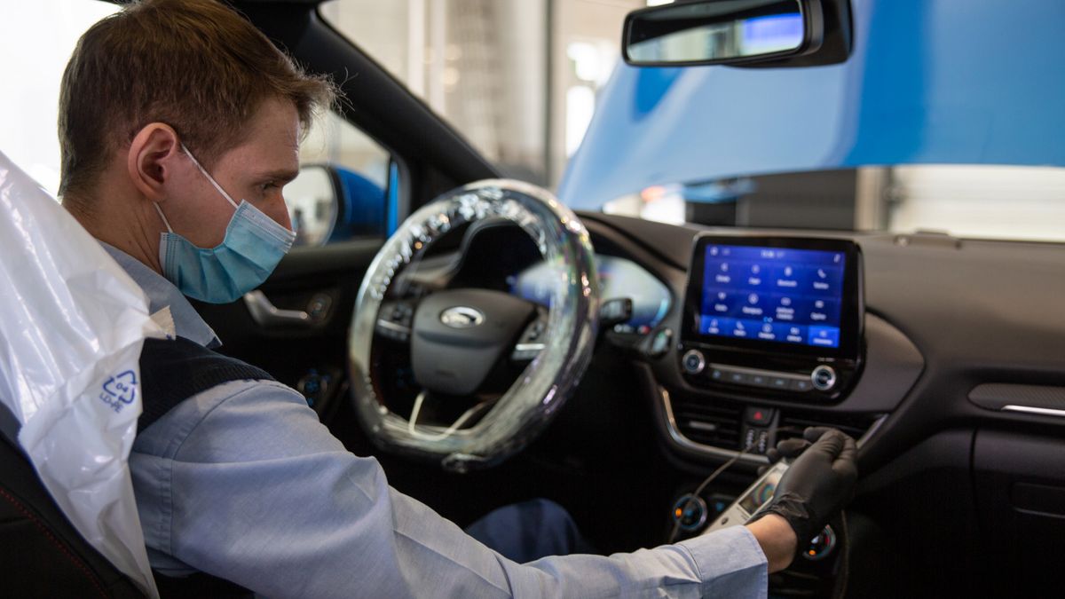 Dezynfekcja auta i filtr kabinowy neutralizujący koronawirusa - nowa usługa Forda.