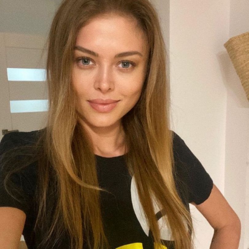 Ciężarna Joanna Opozda reklamuje dresy