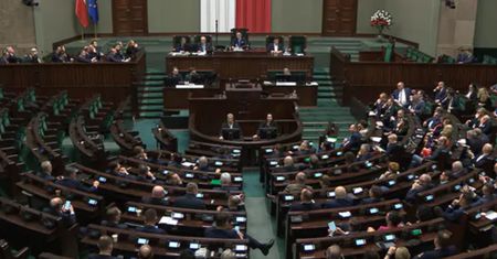 Posłowie PiS opuścili salę. "Może wreszcie uda się popracować"