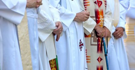 "Hańba jezuitów". Zakon zapłaci 100 mln dolarów
